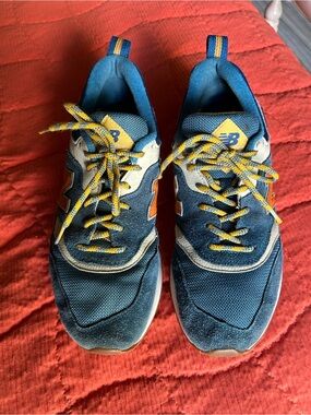 New Balance Men's Navy Blue and Yellow Sneakers size 9
